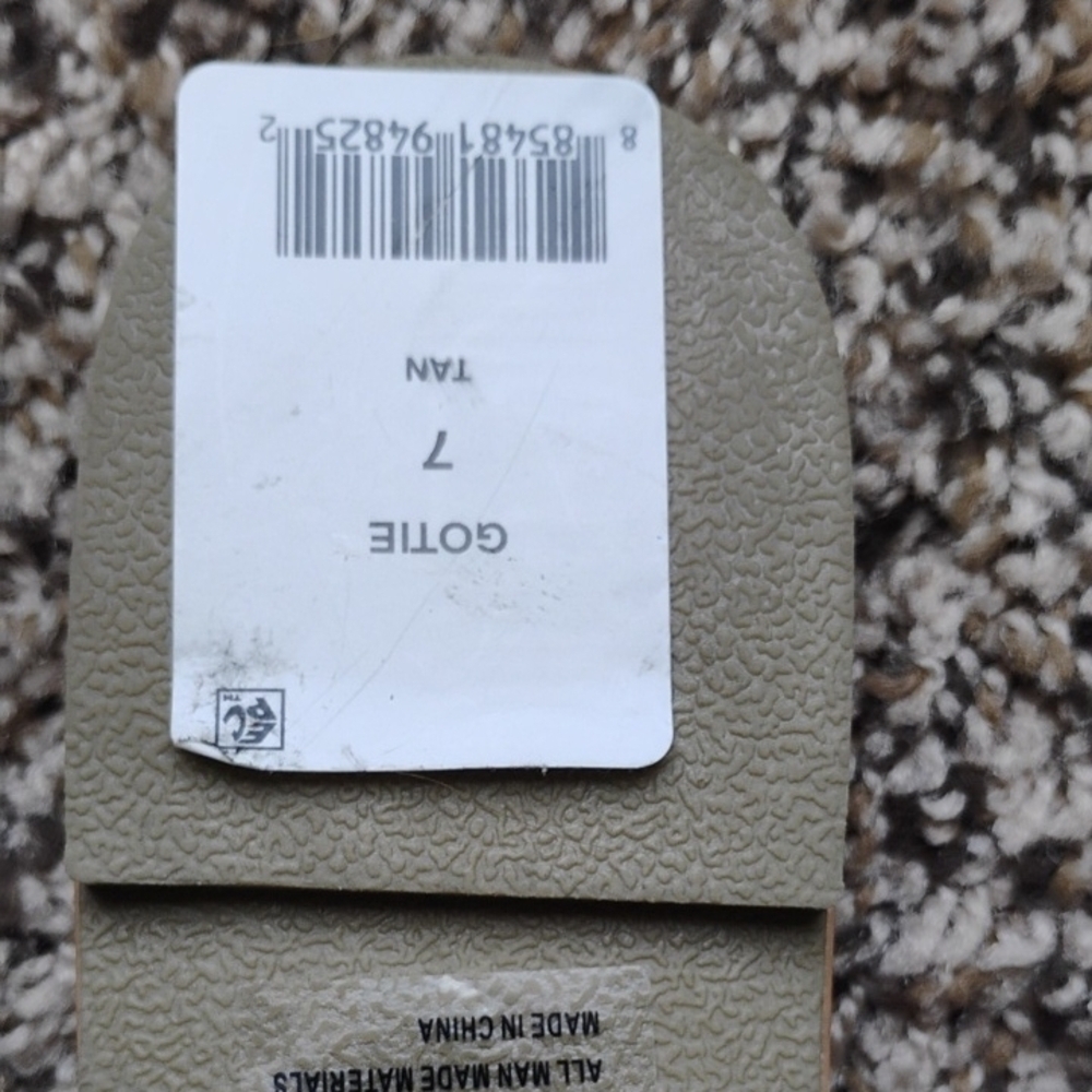 NEW DV by Dolce Vita Gotie Tan Studded Thong Sandal Size 7 — Boutique Style - Picture 3 of 3